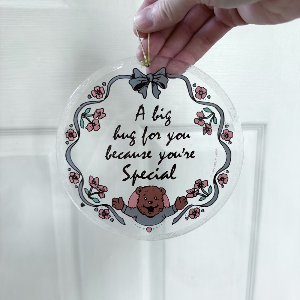 1990 Abbey Press Decorative Hanging Plaque with Bear Design
